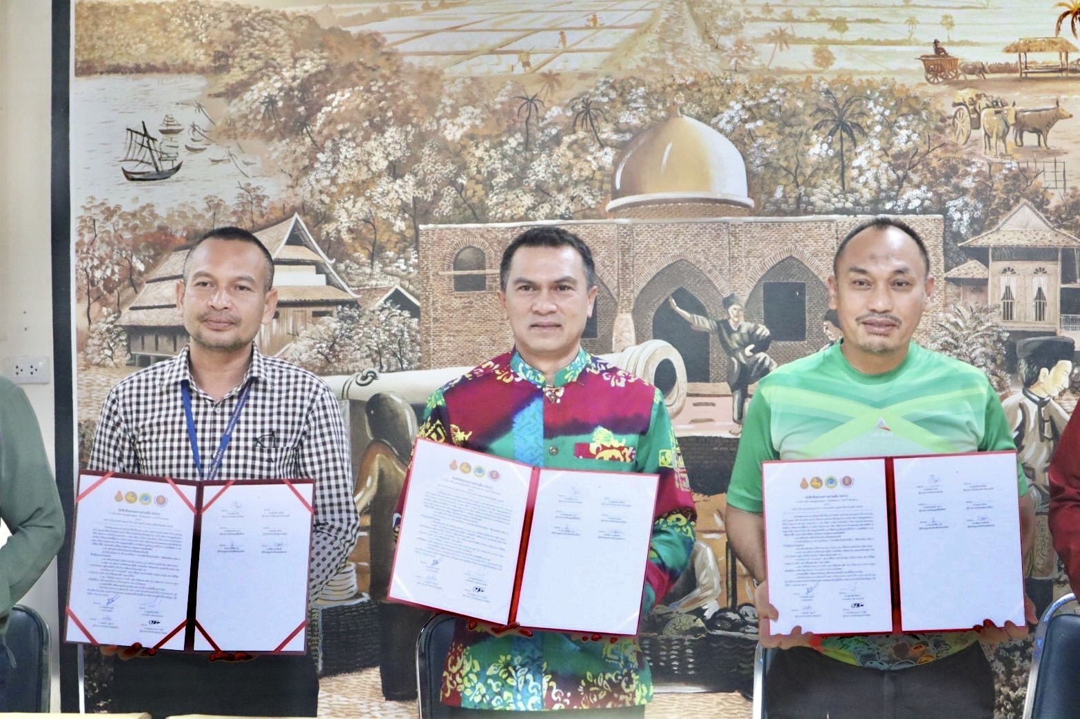 พิธีการลงนามบันทึกข้อตกลงความร่วมมือ (MOU) การบริหารจัดการขยะมูลฝอยชุมชน “จังหวัดสะอาด” ประจำปี พ.ศ. 2568