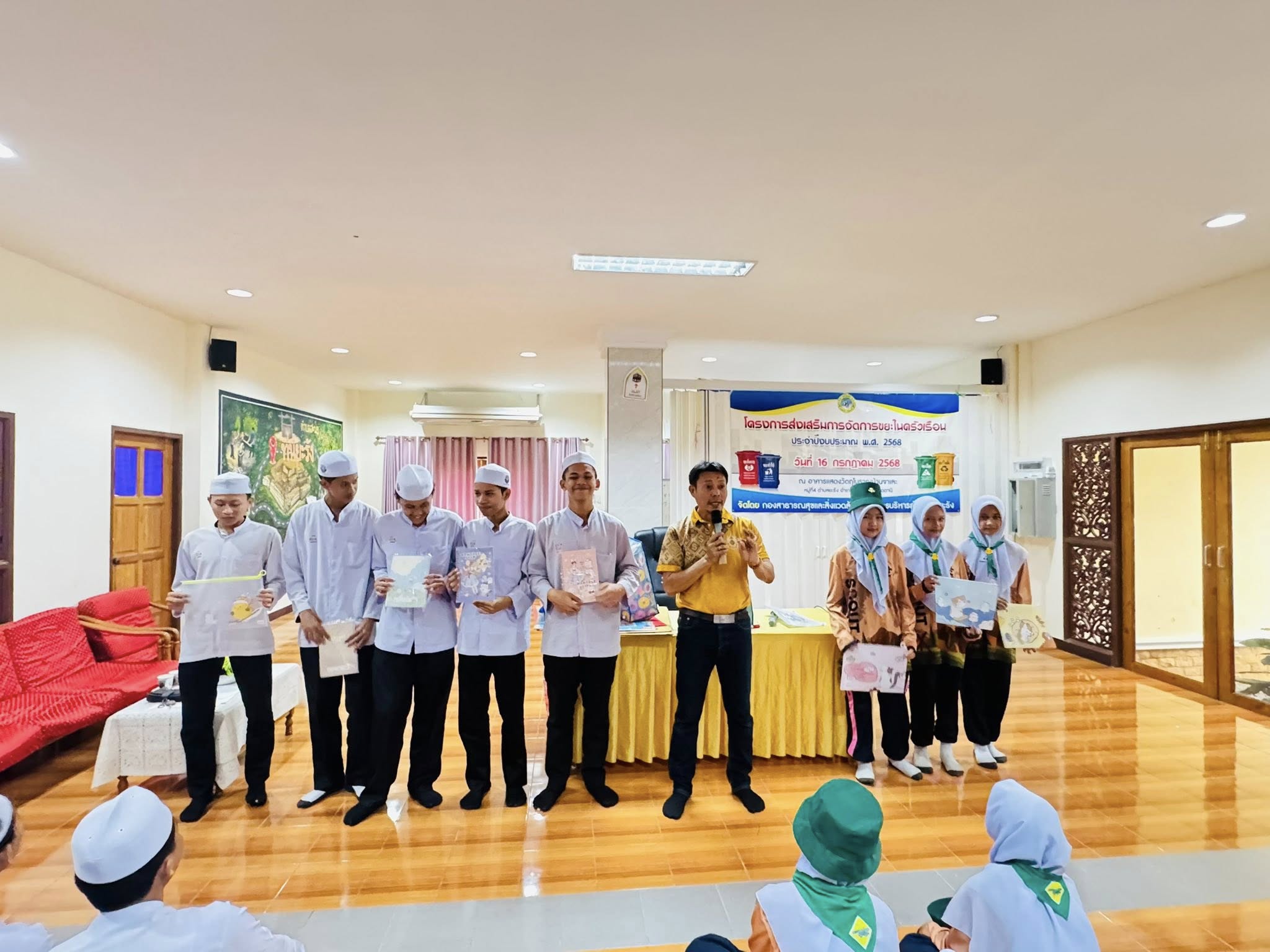 กิจกรรมอบรมให้ความรู้การจัดการขยะในครัวเรือนและโรงเรียน