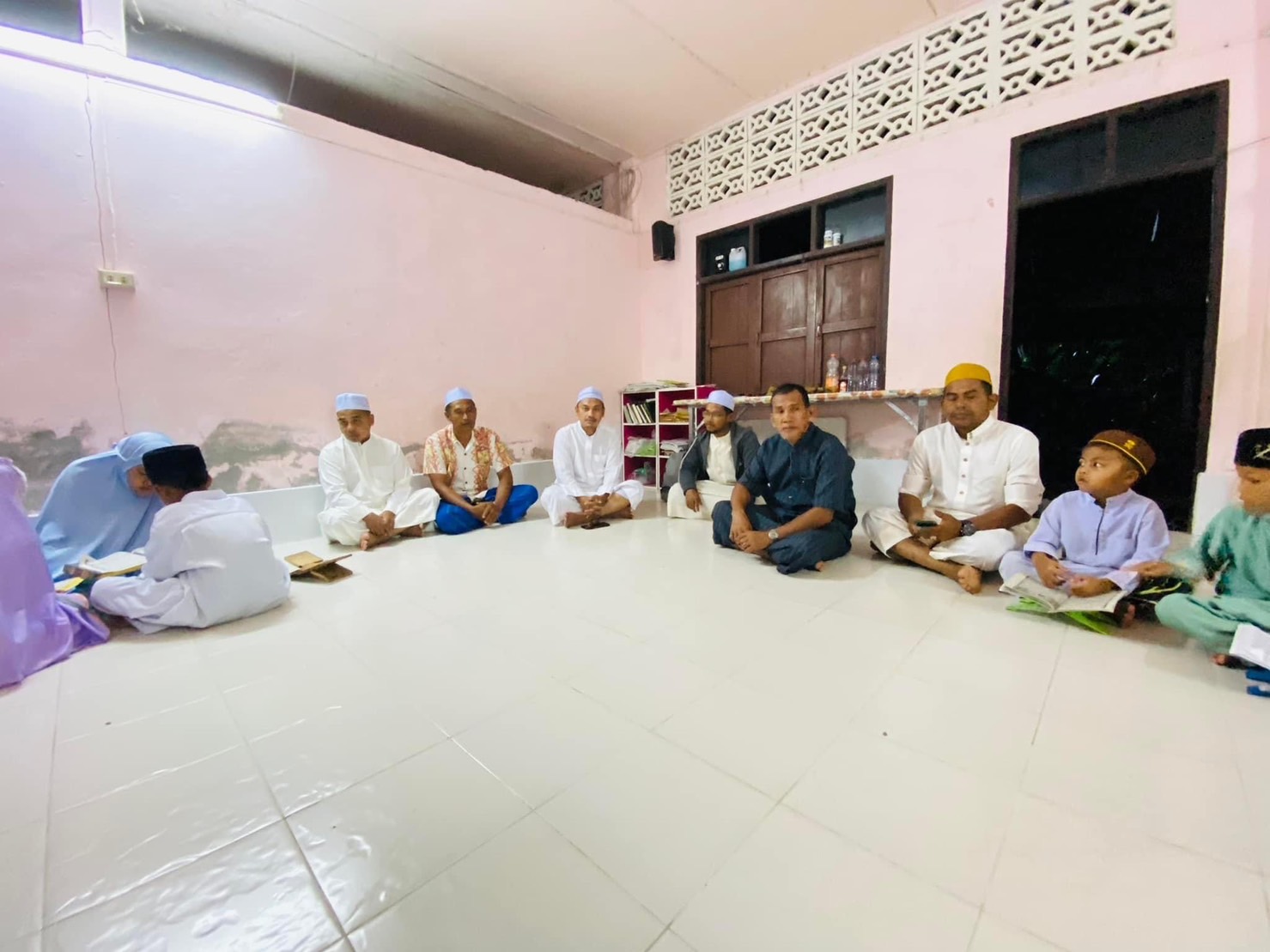 จัดกิจกรรมตรวจเยี่ยมศูนย์การเรียนการสอนกีรออาตี